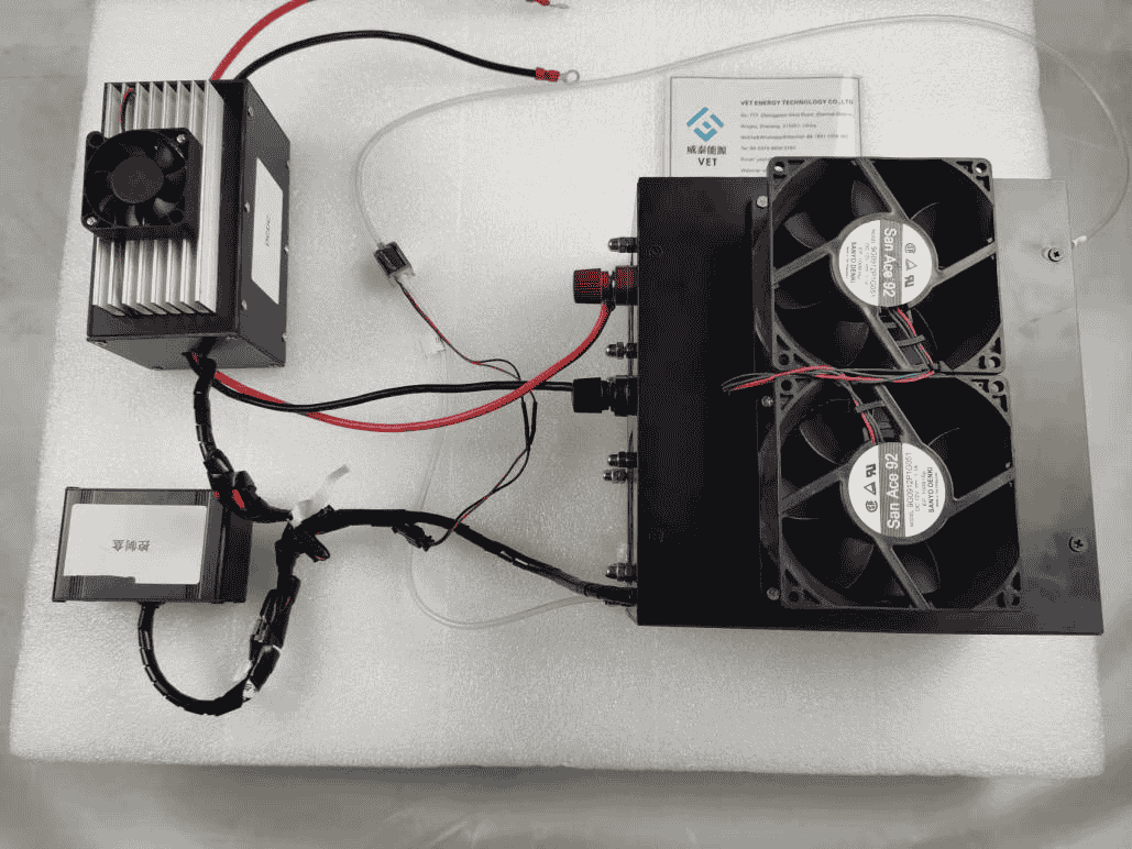 水素燃料電池スタックはどのように機能しますか？
